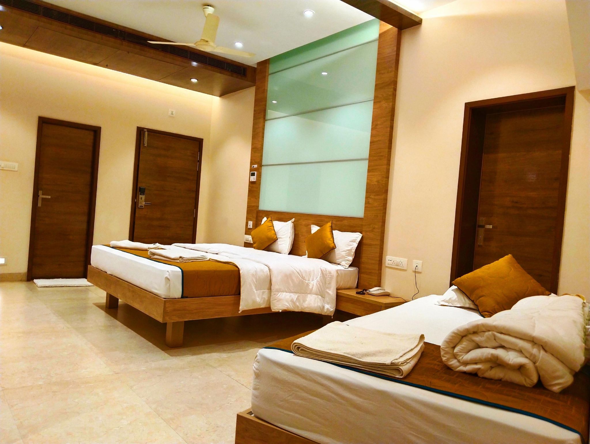PREMIUM TRIPLE BED AC