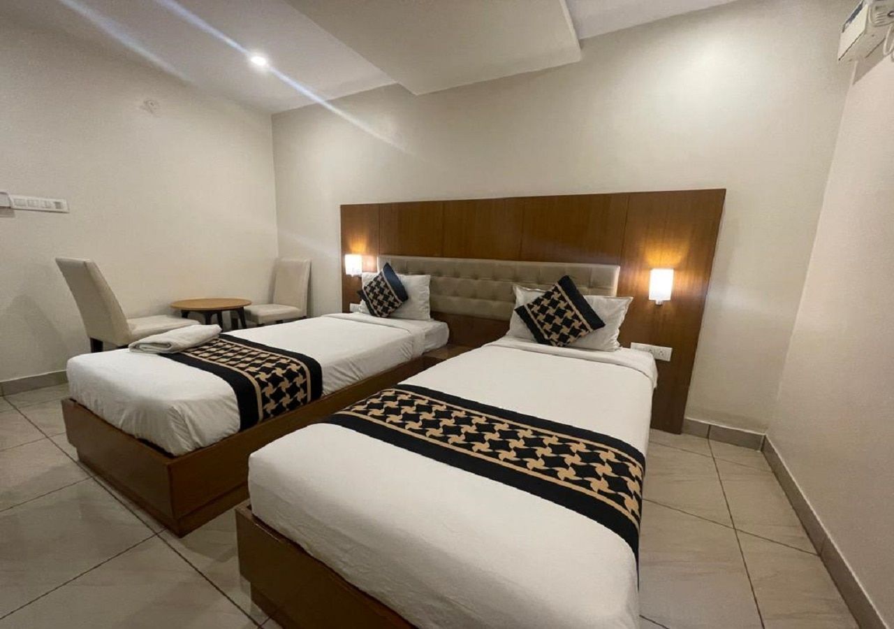 TETRAD HOTELS Standard Double Room 5
