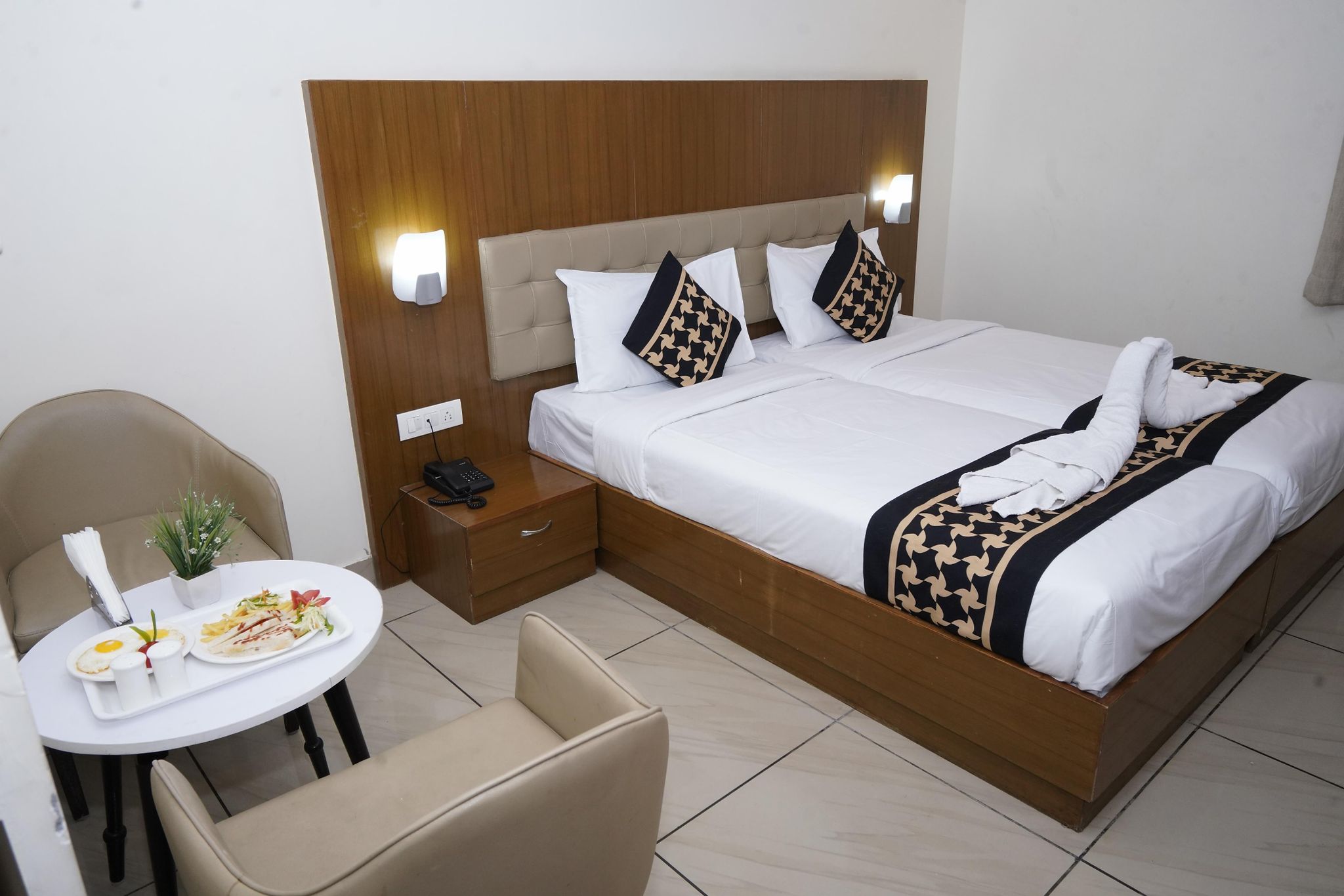 TETRAD HOTELS Standard Double Room 4