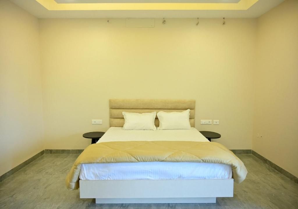 undefined Eden Roc 9