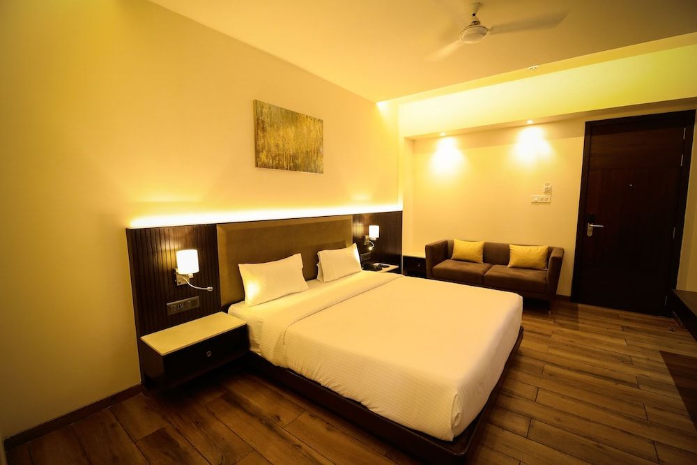 Enrise by Sayaji, Rewa Grande room with City view and King Bed 5