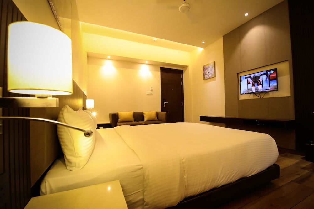 Enrise by Sayaji, Rewa Grande room with City view and King Bed 8