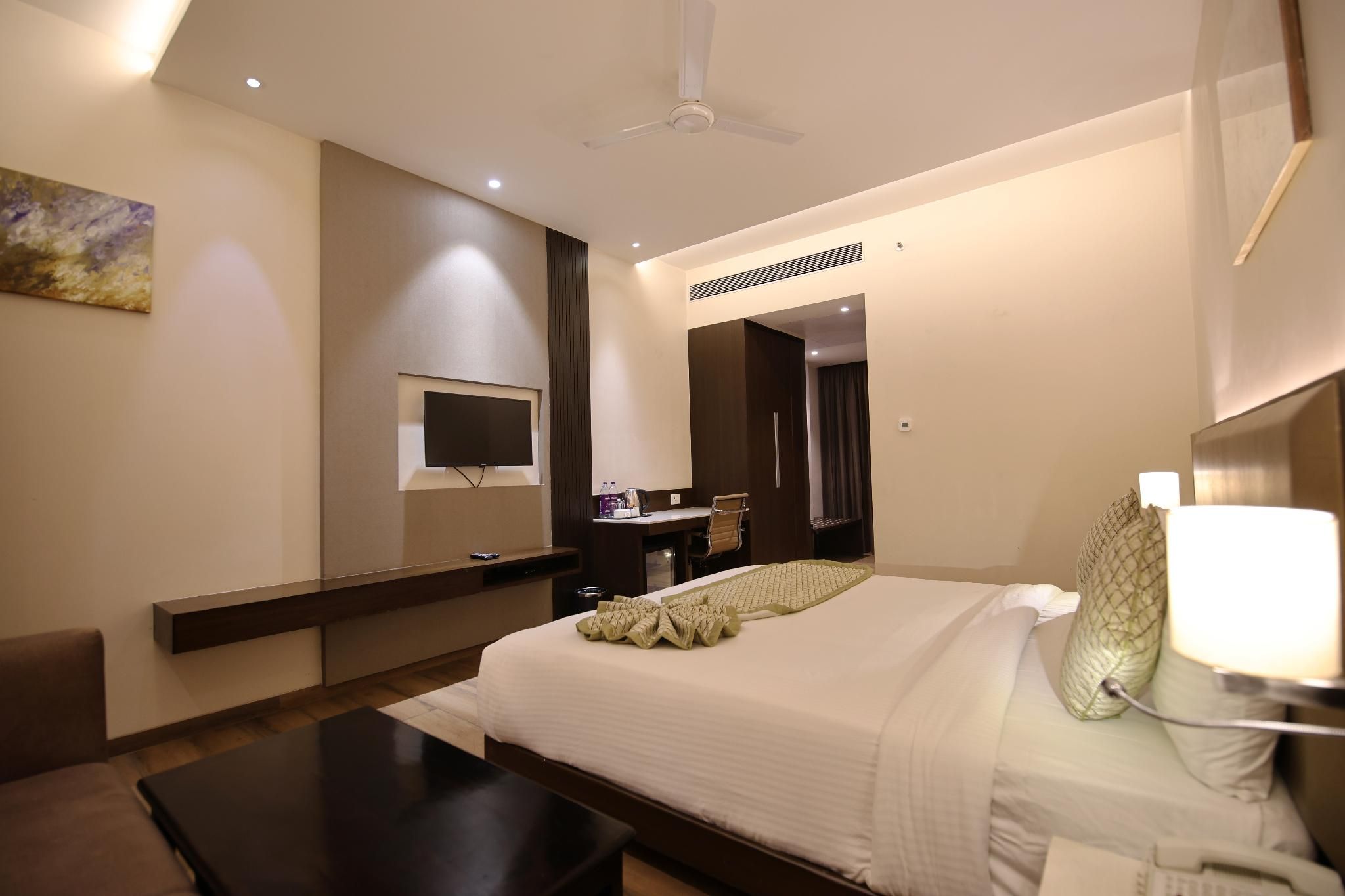Enrise by Sayaji, Rewa Grande room with City view and King Bed 7