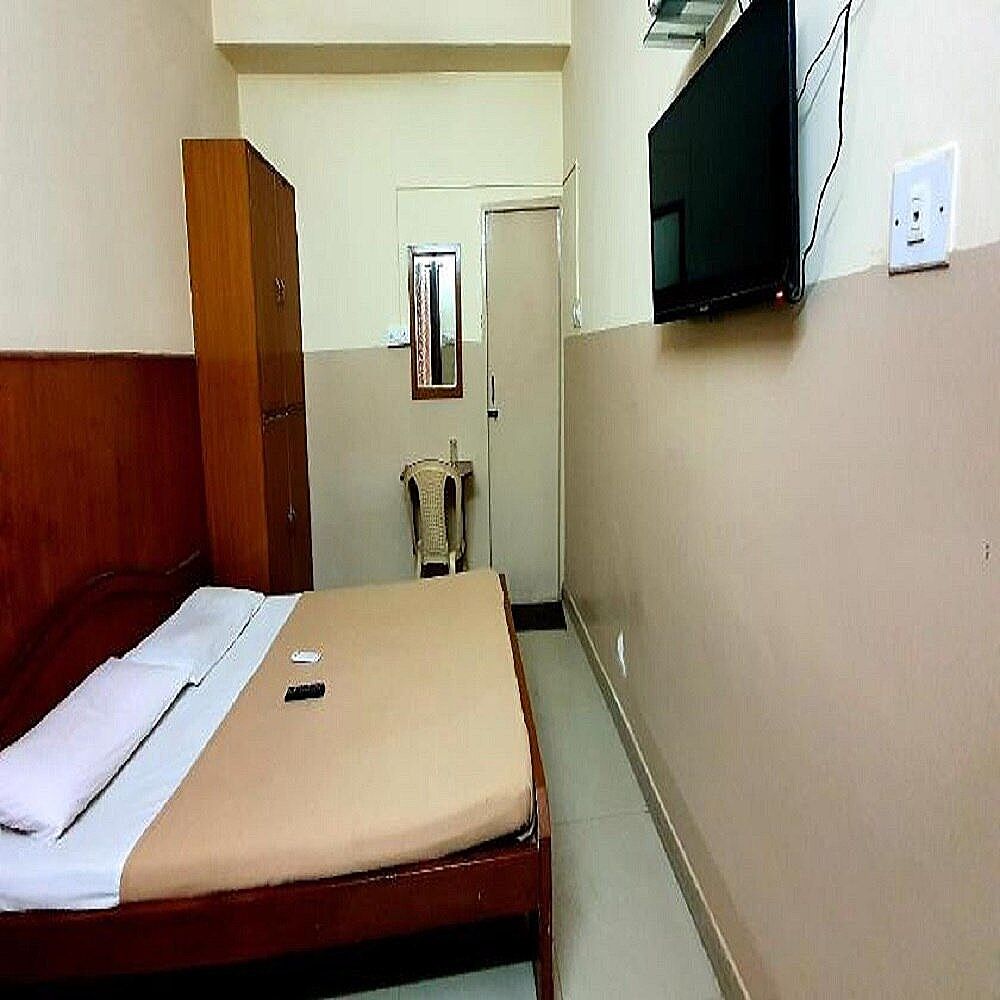 Veekay Residency Deluxe Double Room Non AC 2