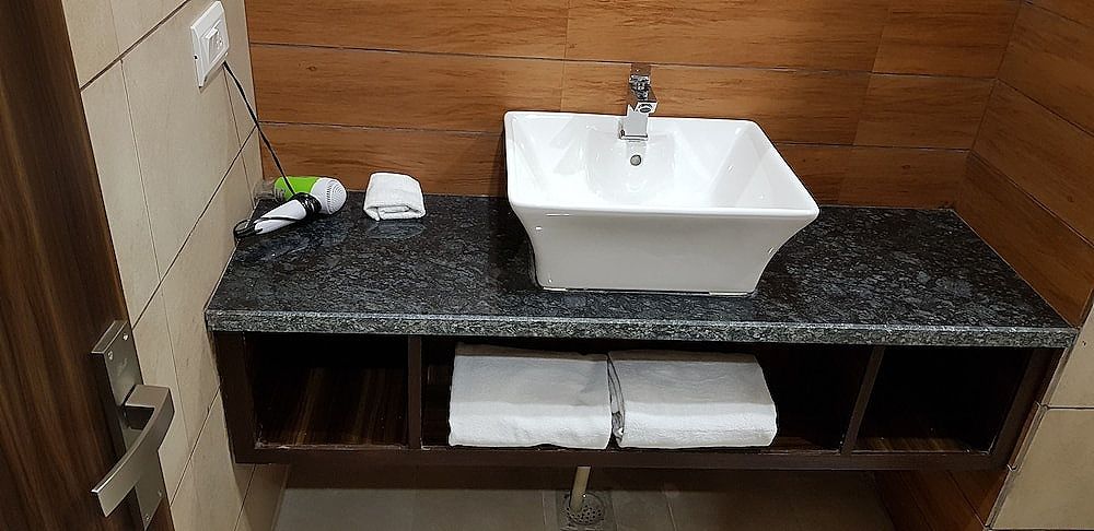 Hotel Kingsway Deluxe Room 8