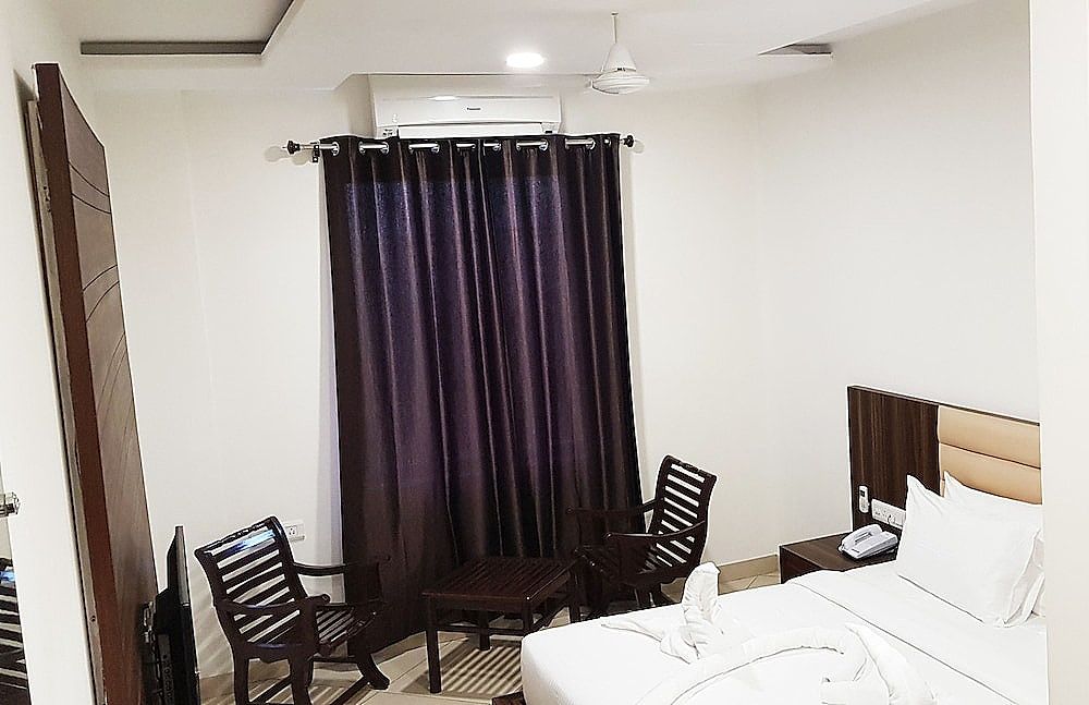 Hotel Kingsway Deluxe Room 10