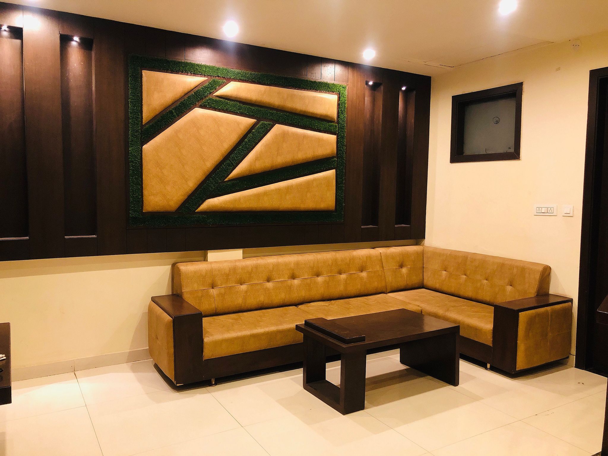 undefined Hotel Crown 8