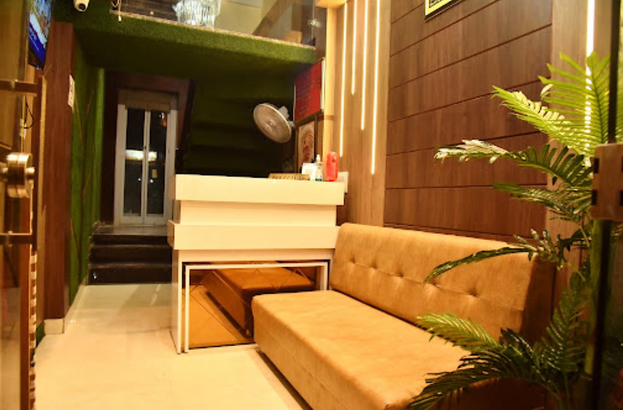 undefined Hotel Crown 5