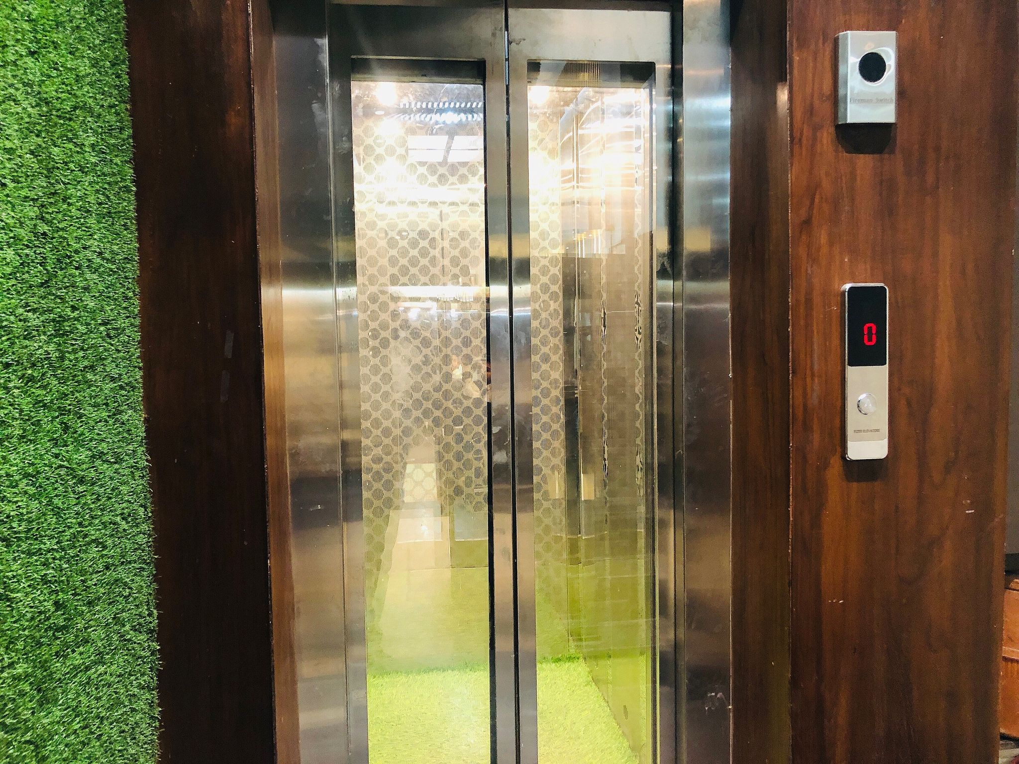 undefined Hotel Crown 9