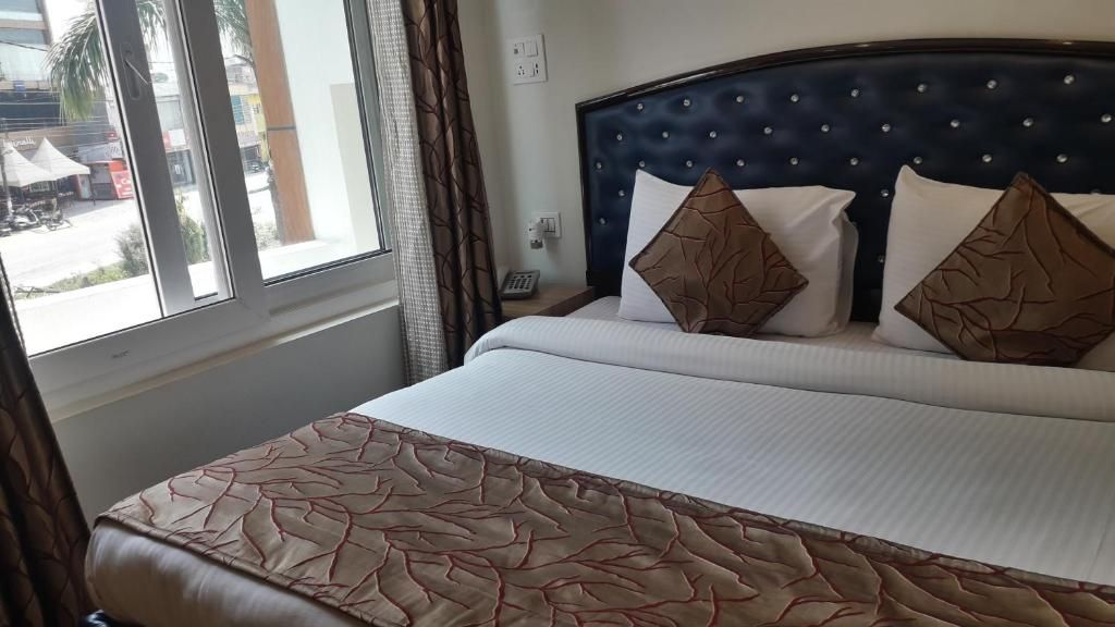 Hotel Guru Surbhi Deluxe Room