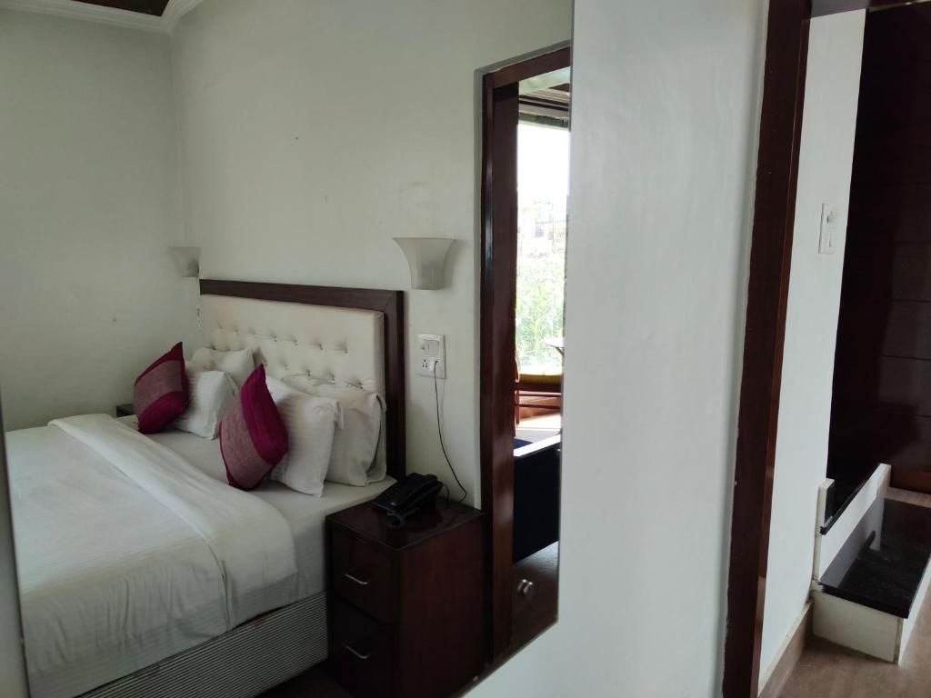 Hotel Guru Surbhi Premium Room 10