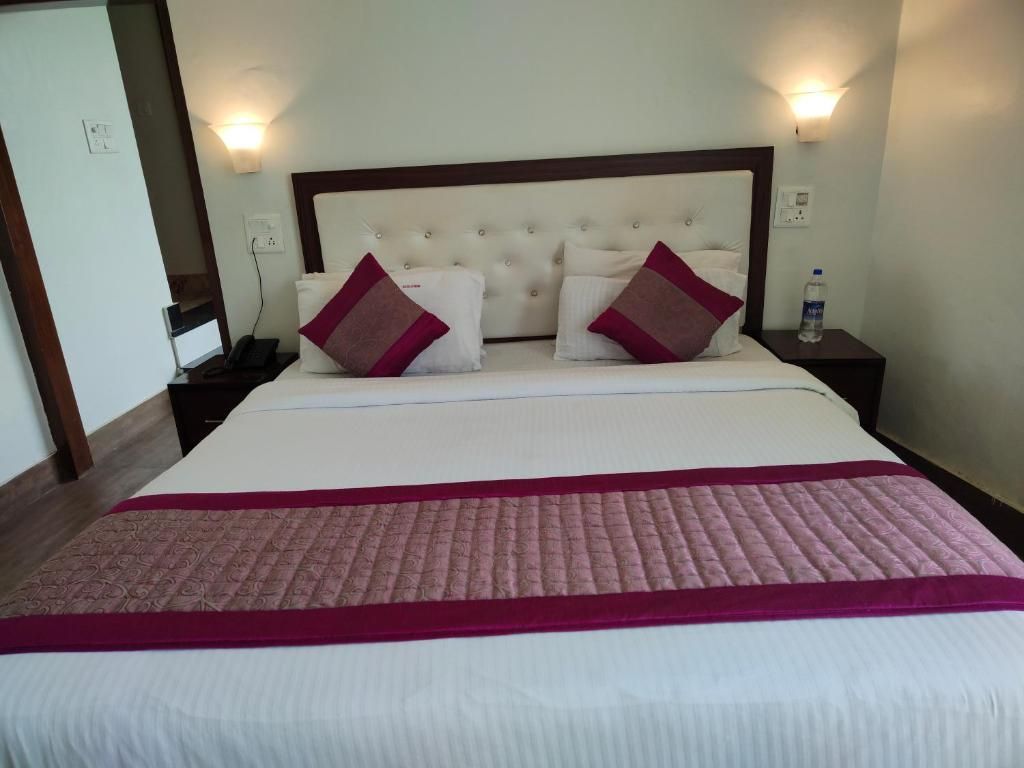 Hotel Guru Surbhi Premium Room 11