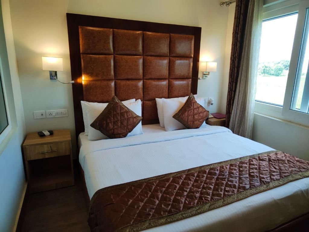 Hotel Guru Surbhi Premium Room 14