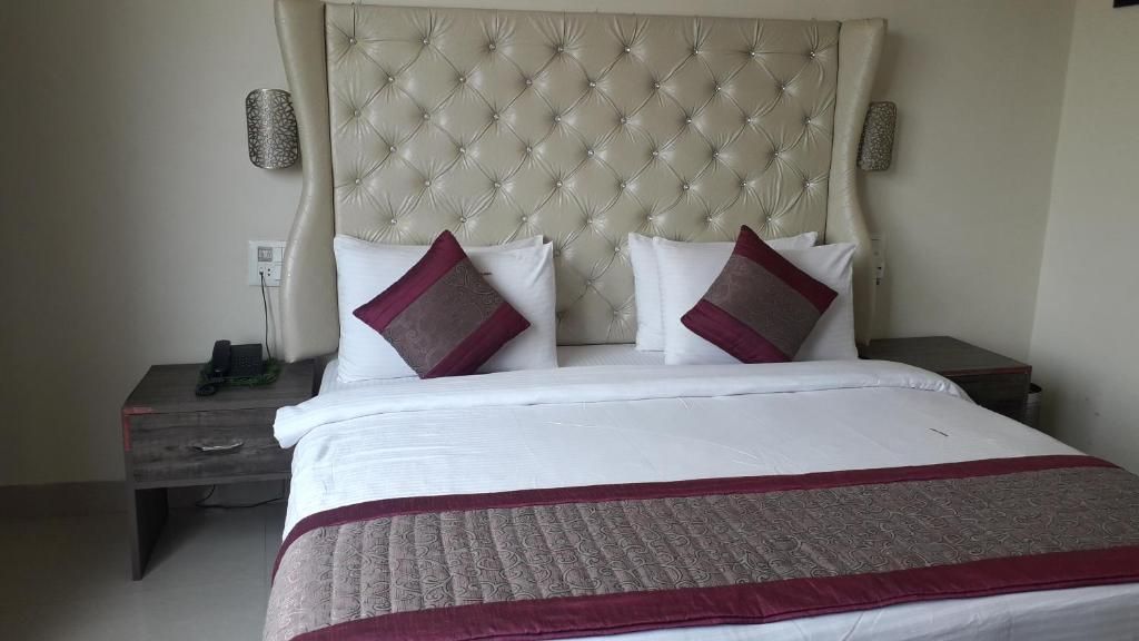 Hotel Guru Surbhi Family Room 2