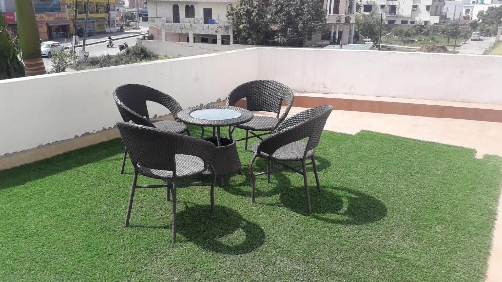 Hotel Guru Surbhi Family Room 4