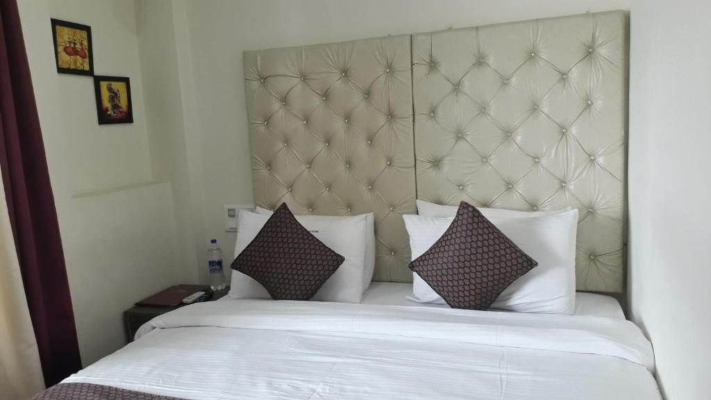 Hotel Guru Surbhi Family Room 5