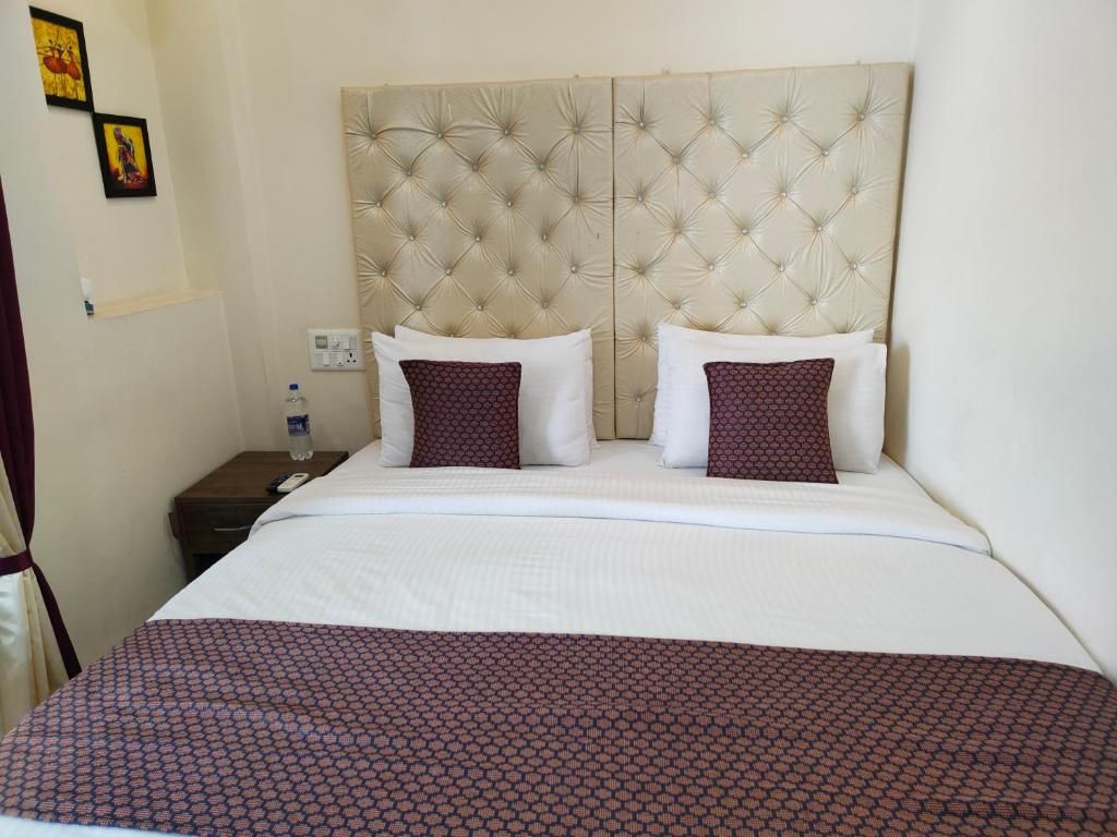 Hotel Guru Surbhi Family Room 17