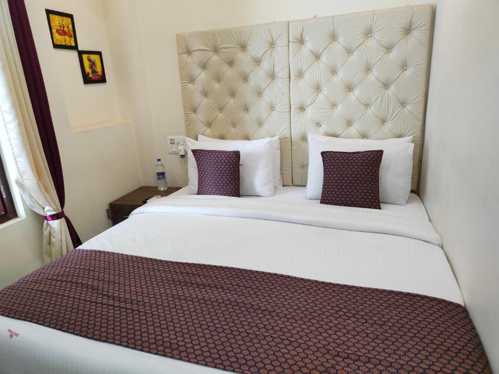 Hotel Guru Surbhi Family Room 18