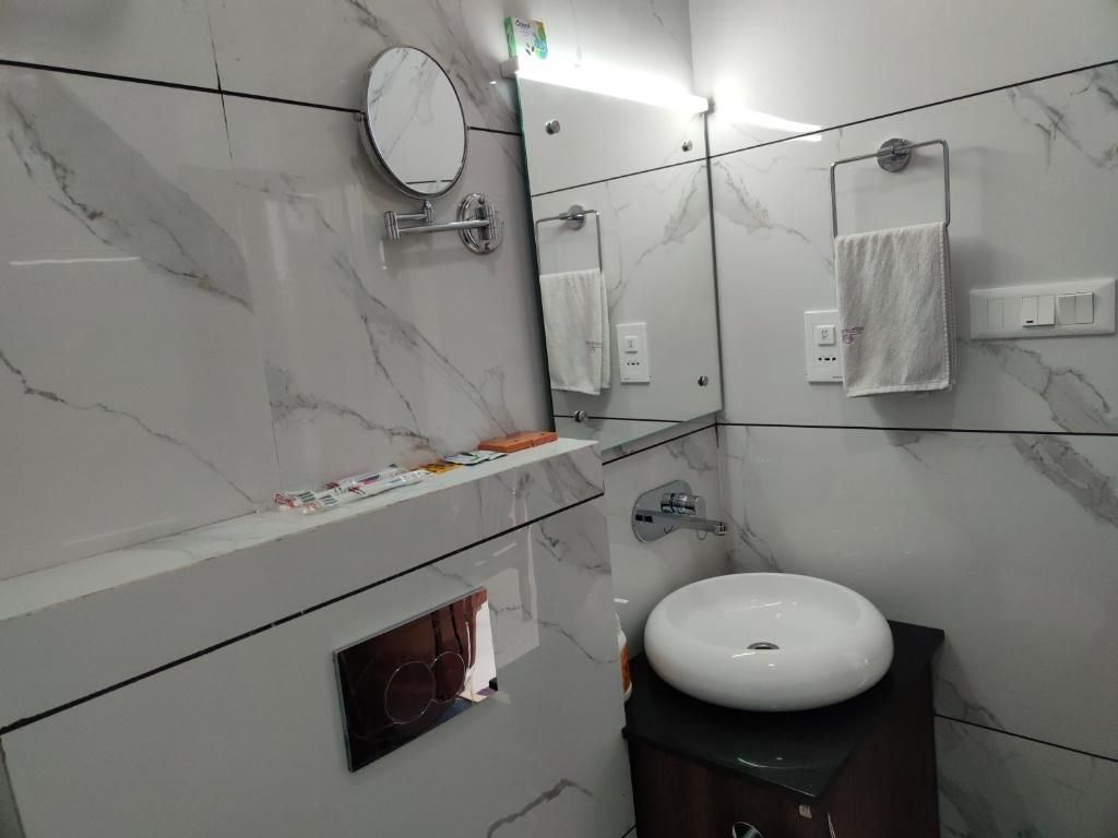 Hotel Guru Surbhi Family Room 20