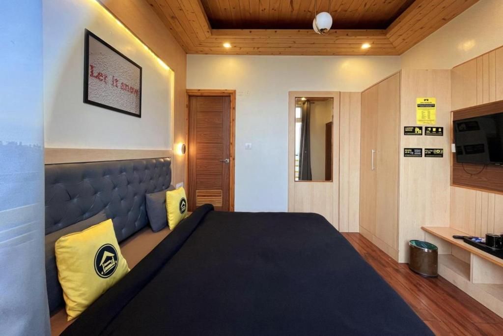 Standard Double Room with Balcony and Valley View