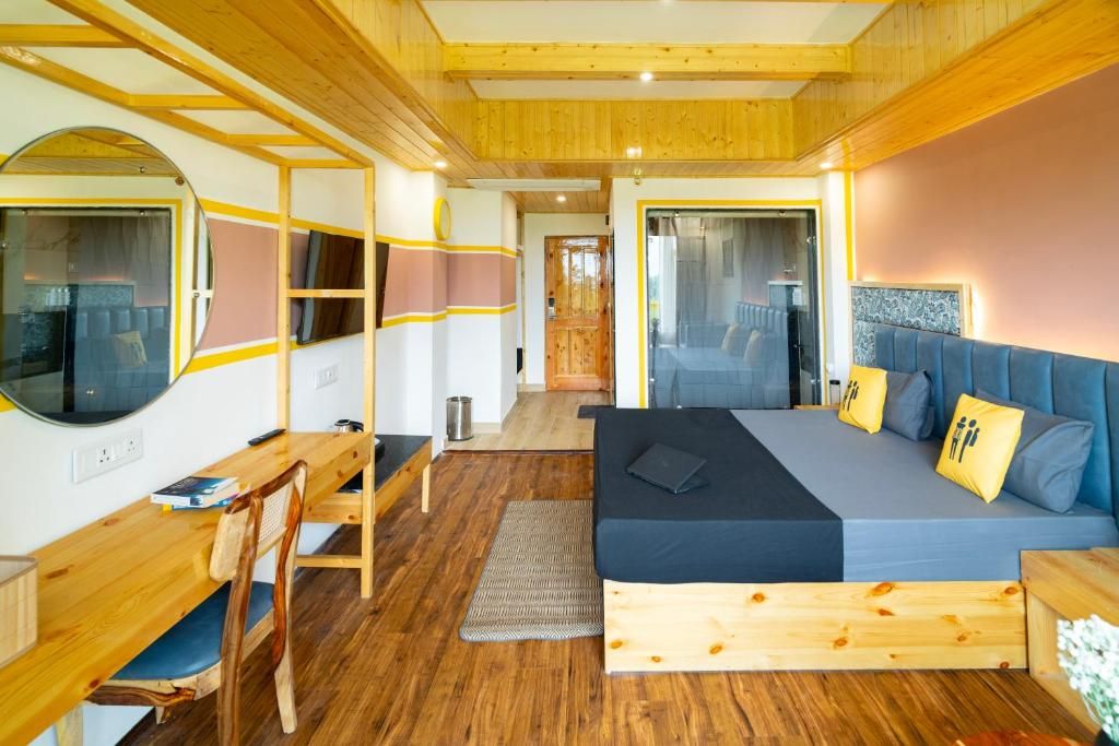 Superior Double Room with Balcony and Valley View