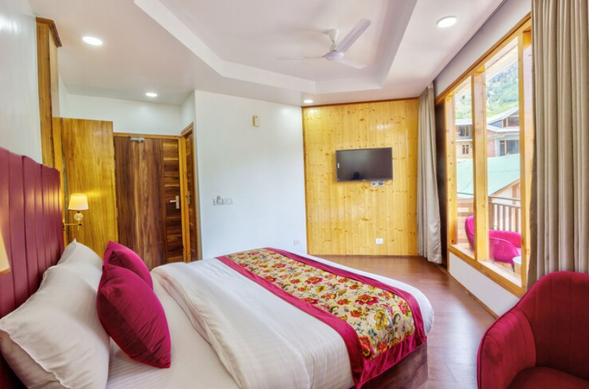 Hotel Everest Super Deluxe Room