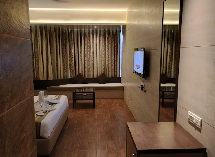 Kings Resort, Thane Deluxe Room 2