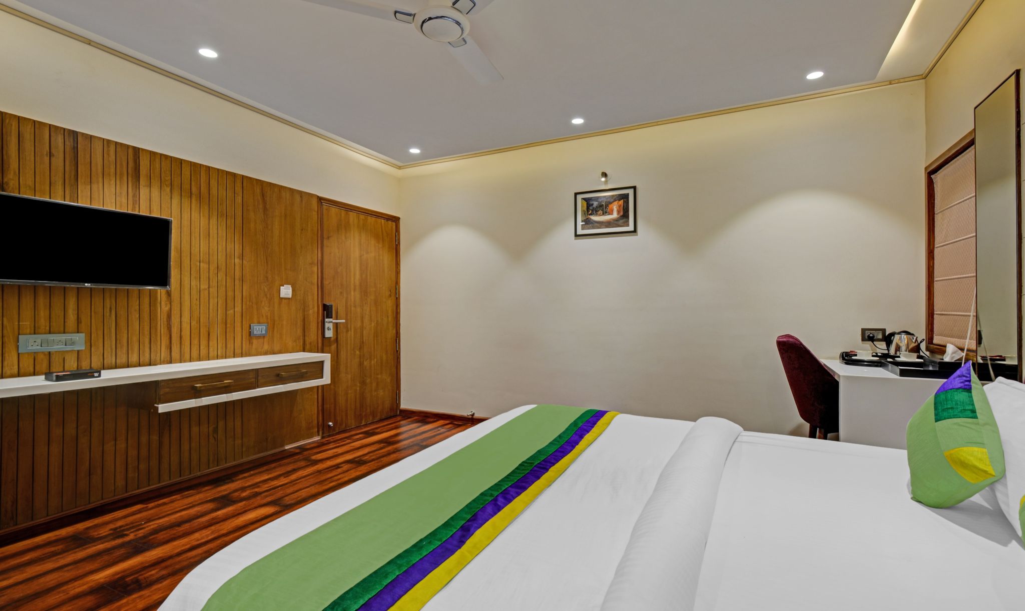 Treebo Z Deluxe Double Room 3