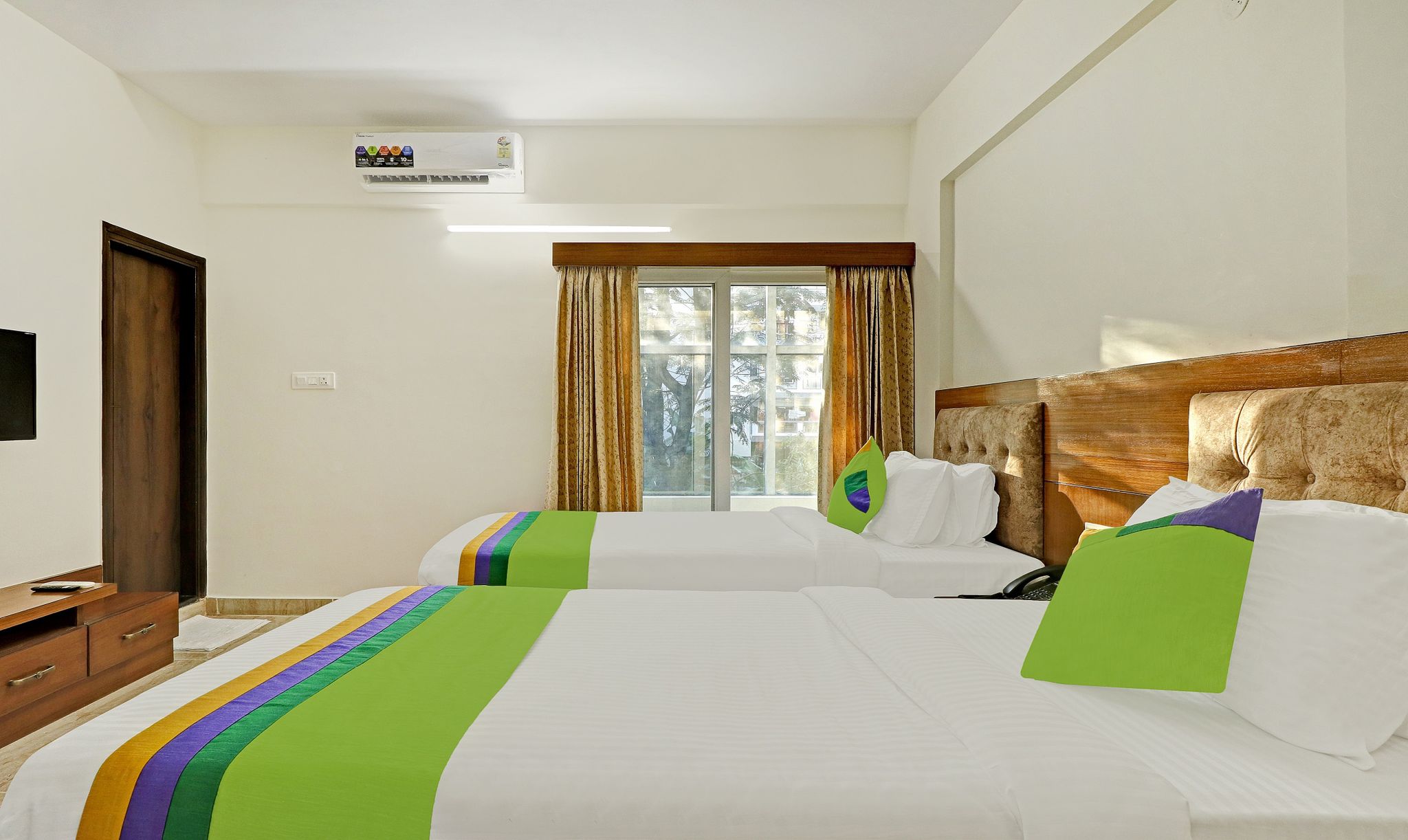 Treebo Celebrity Hotels And Suites Standard Double Room 8