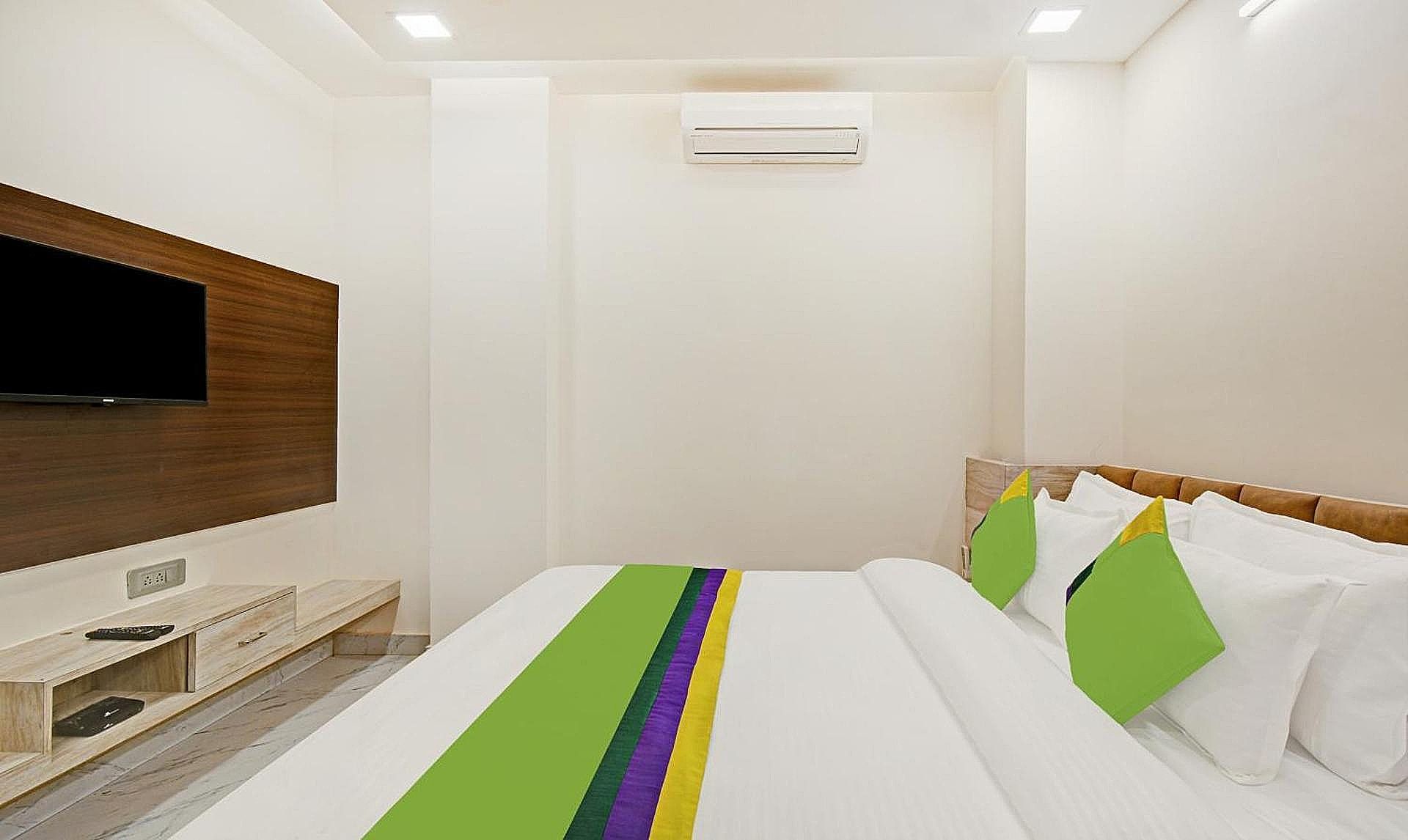 Treebo Paras Raj Near City Palace Deluxe Double Room 18