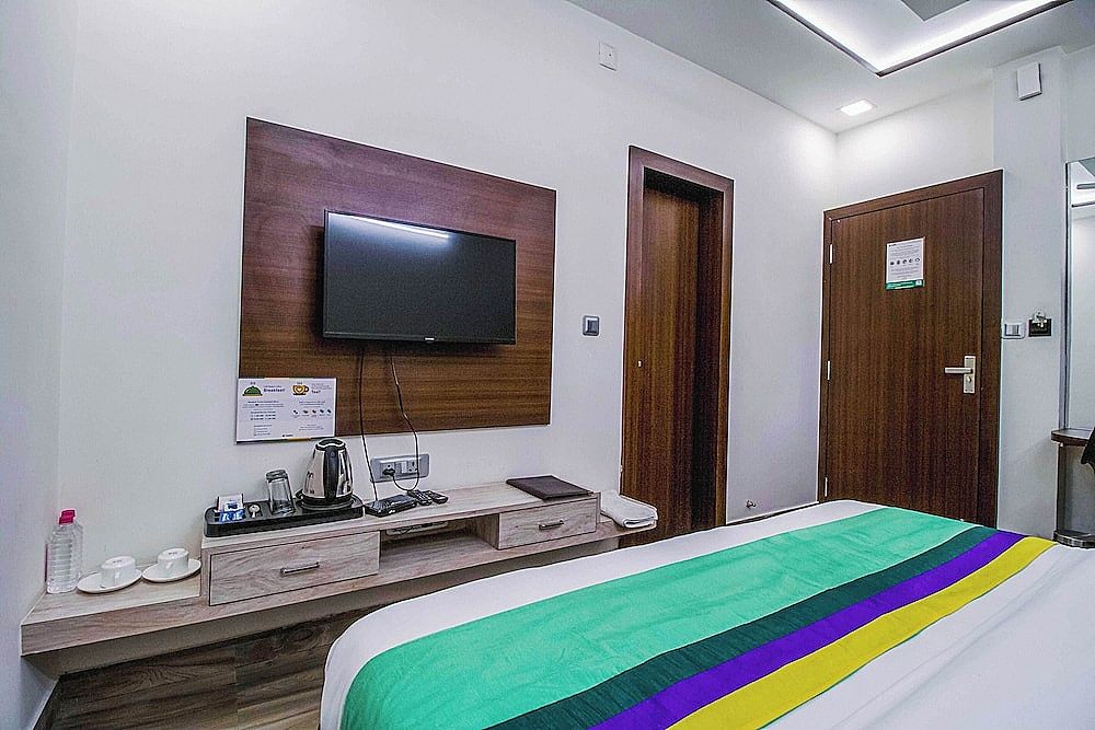 Treebo Paras Raj Near City Palace Standard Double Room 19