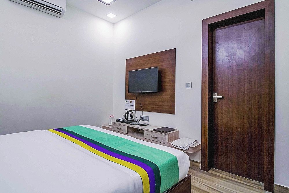 Treebo Paras Raj Near City Palace Standard Double Room 11