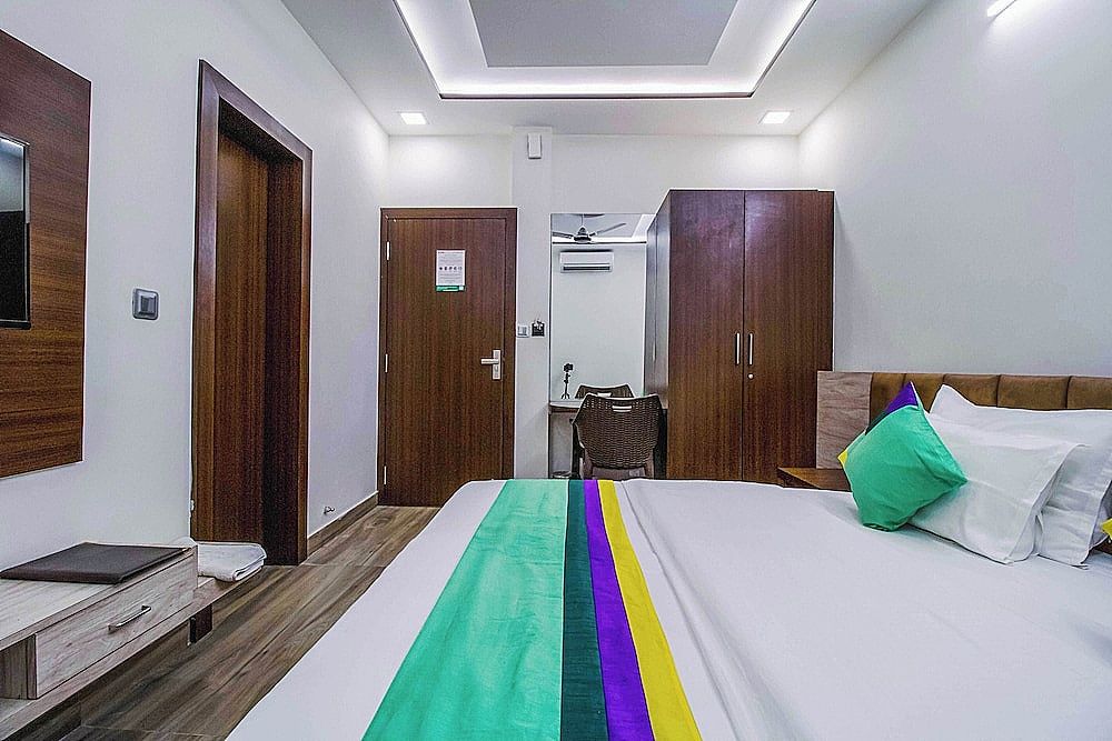 Treebo Paras Raj Near City Palace Standard Double Room 6