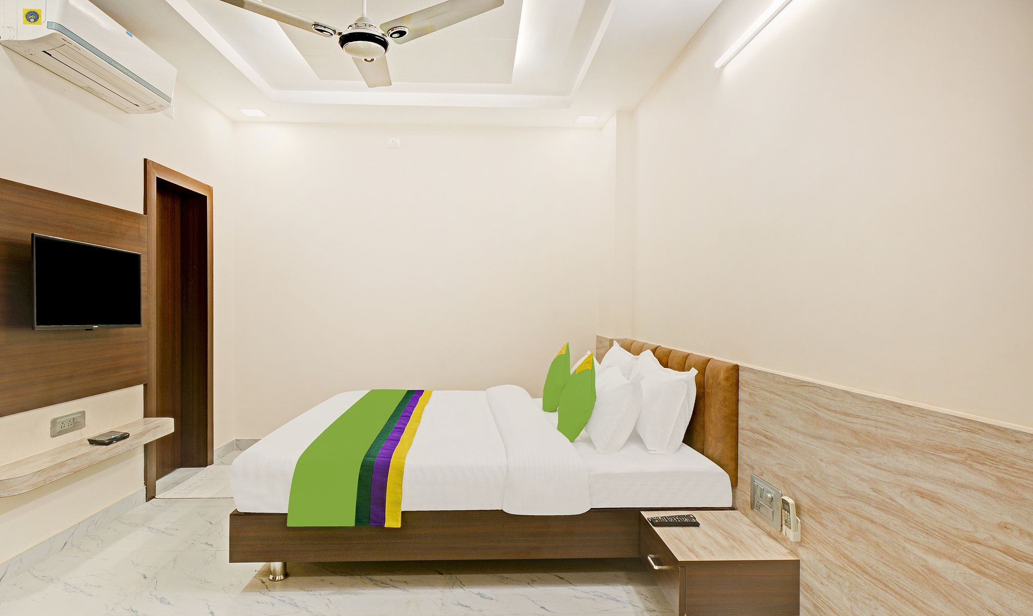 Treebo Paras Raj Near City Palace Standard Double Room 5