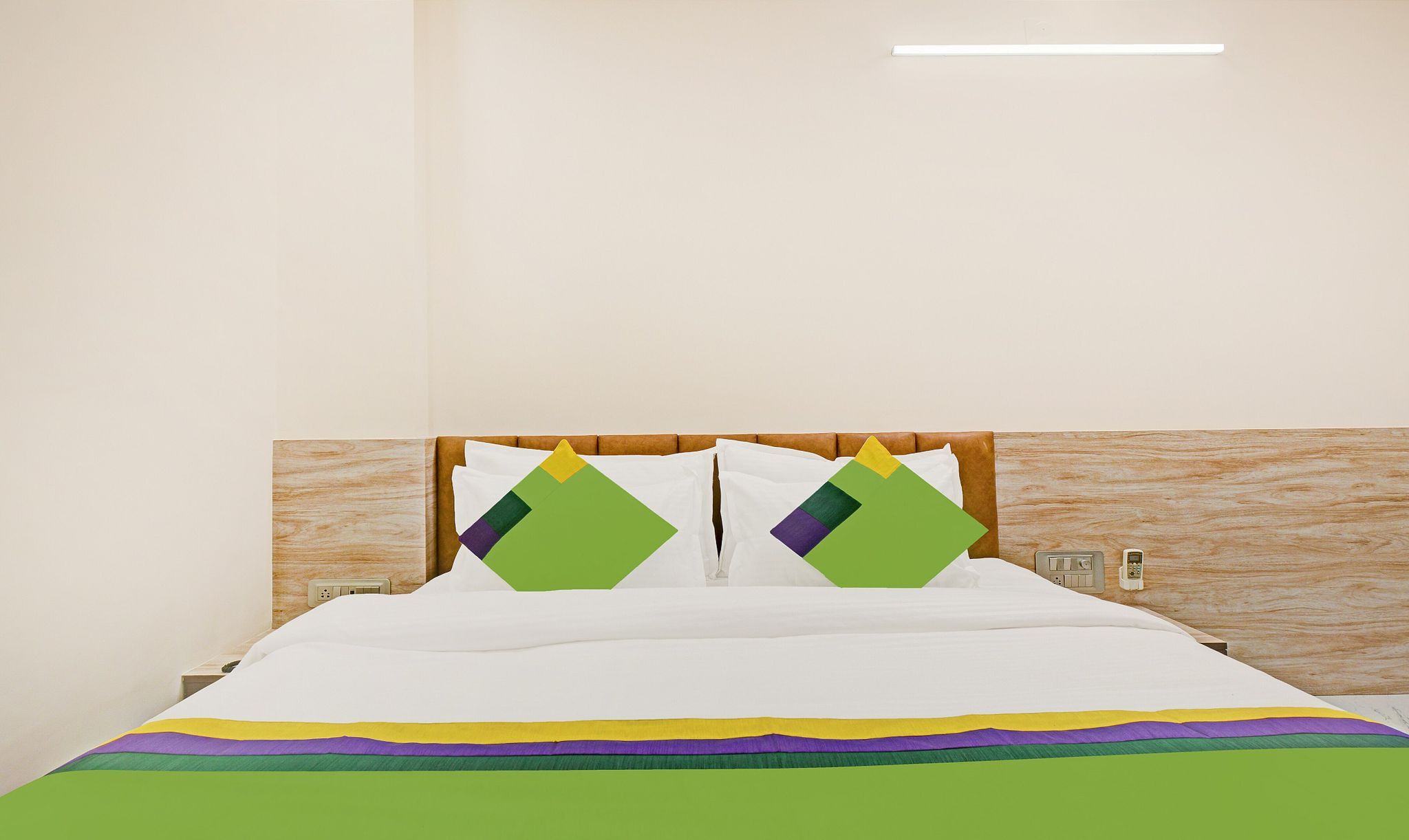 Treebo Paras Raj Near City Palace Deluxe Double Room 8