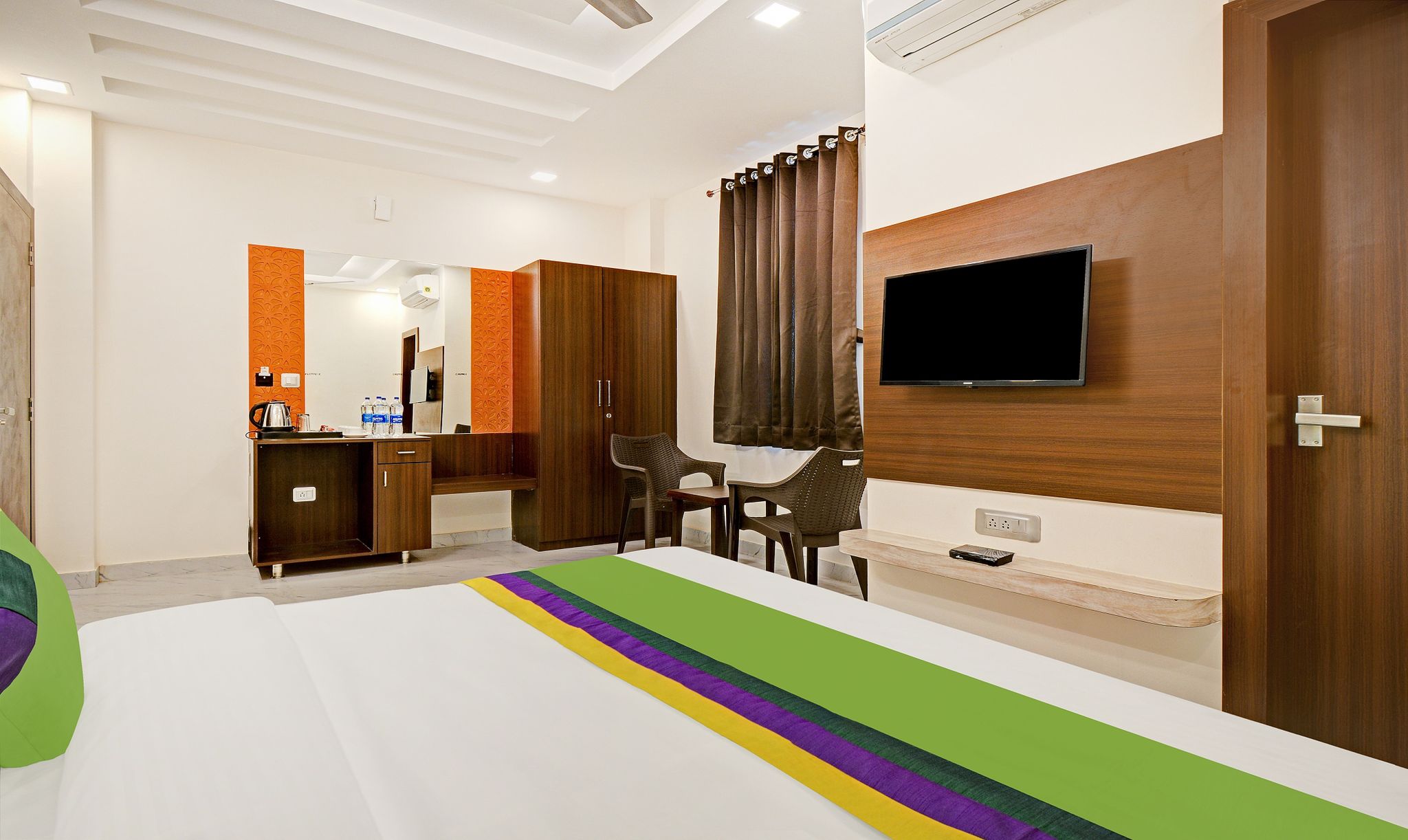 Treebo Paras Raj Near City Palace Standard Double Room 2