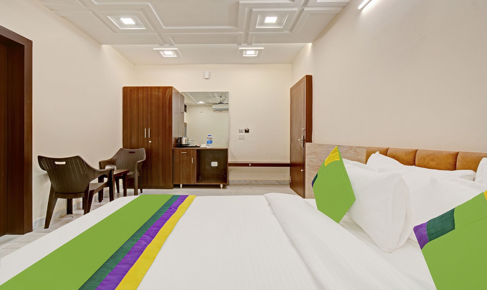 Treebo Paras Raj Near City Palace Deluxe Double Room 9
