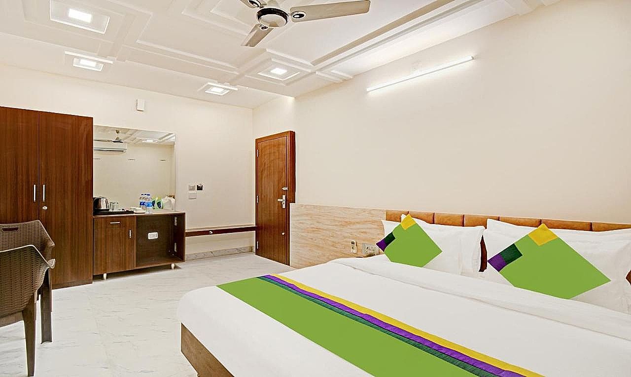 Treebo Paras Raj Near City Palace Standard Double Room 9