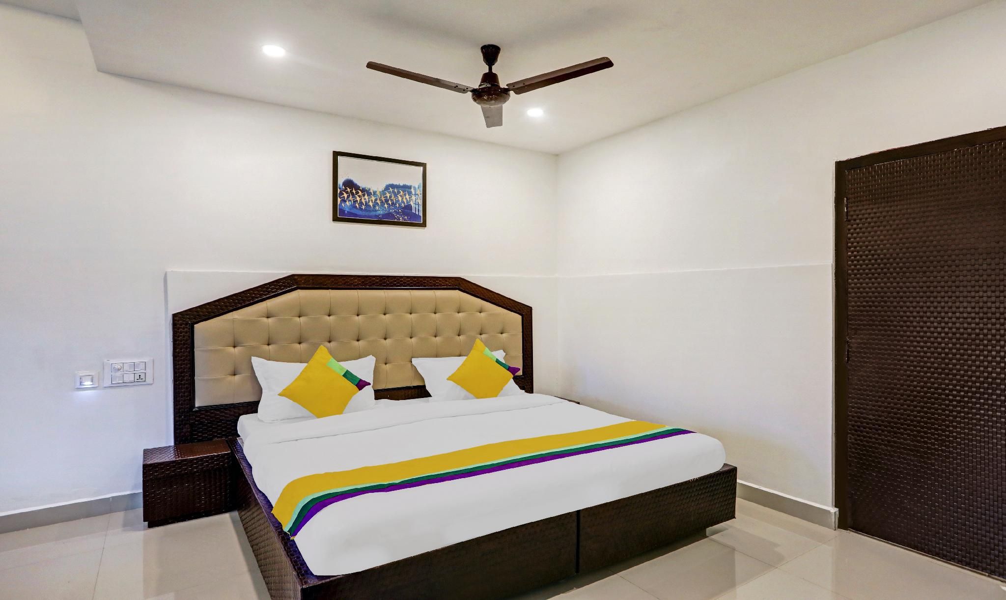 Itsy Hotels Regalia Grand, 500 Mtrs From Madikeri Fort Standard Double Room 10