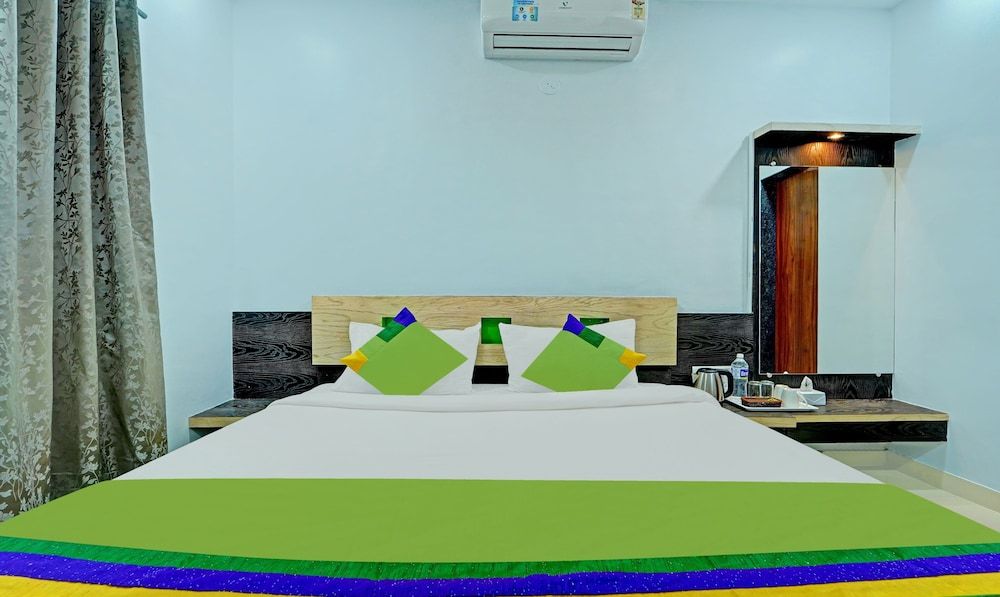 Treebo Kuber Palace With Swimming Pool Standard Double Room 3