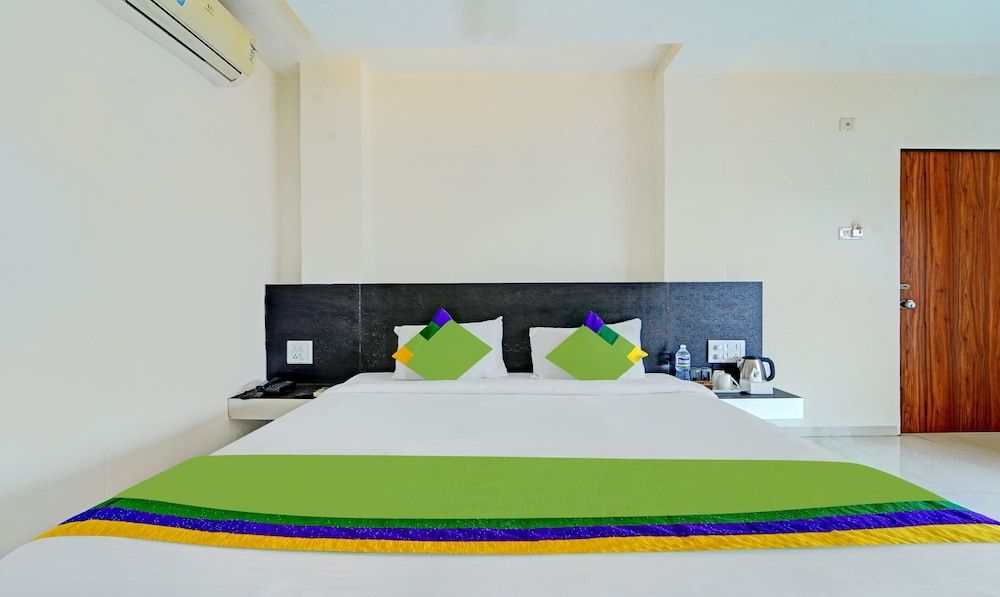 Treebo Kuber Palace With Swimming Pool Deluxe Double Room 5