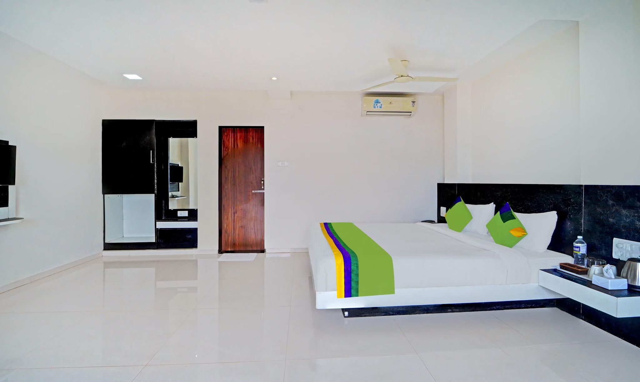 Treebo Kuber Palace With Swimming Pool Deluxe Double Room 2