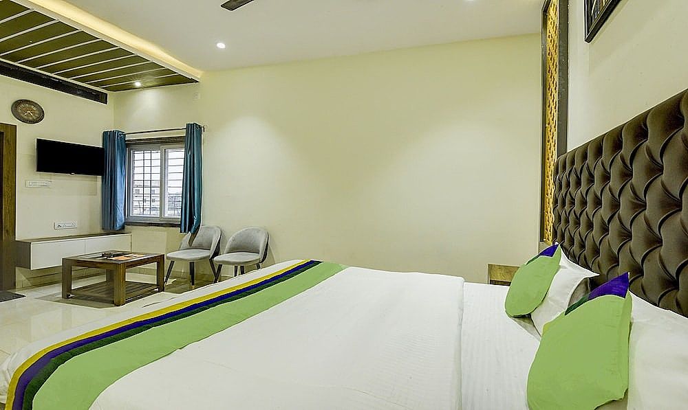 Treebo Winsome Resort with Swimming Pool Standard Double Room 11