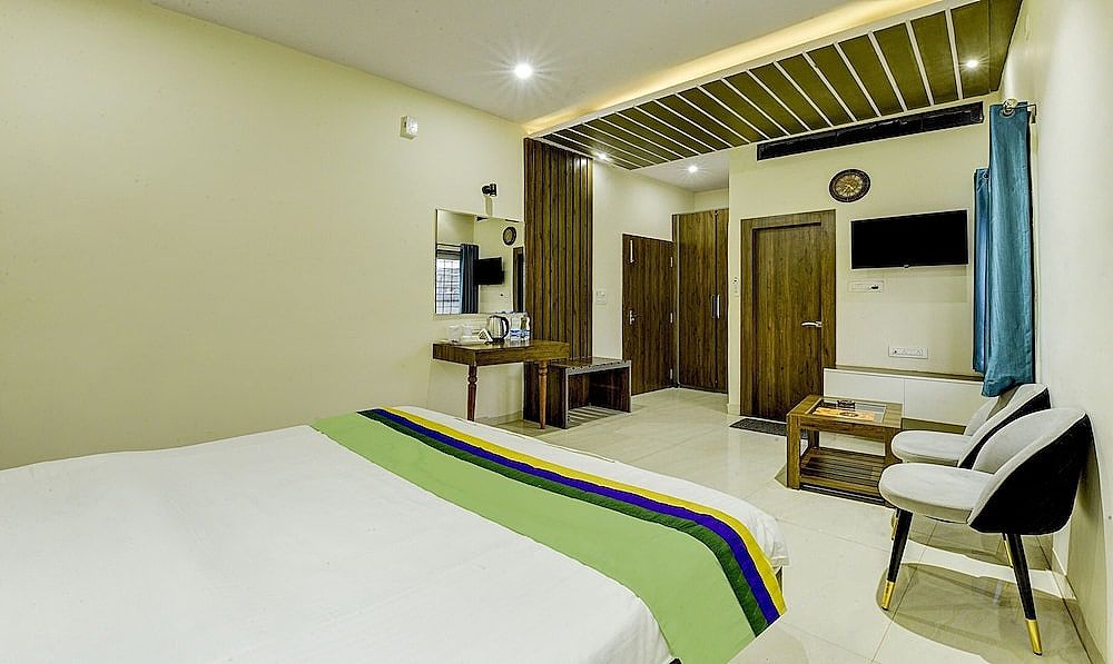 Treebo Winsome Resort with Swimming Pool Standard Double Room 7