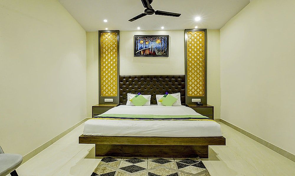 Treebo Winsome Resort with Swimming Pool Standard Double Room 3