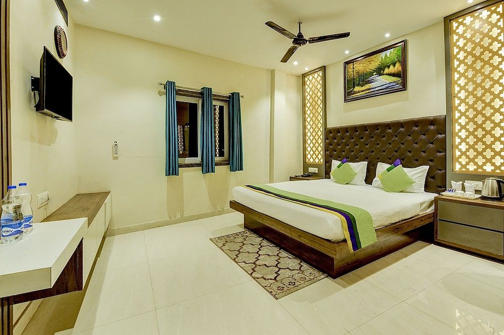 Treebo Winsome Resort with Swimming Pool Standard Double Room 8