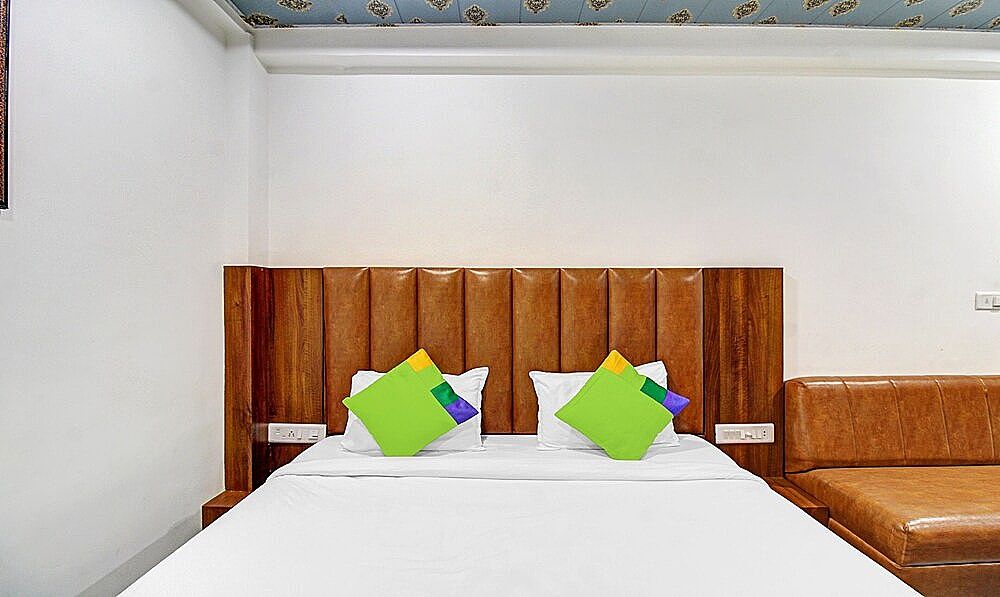 Treebo Hotel Rk Inn, Railway Station Deluxe Double Room 2