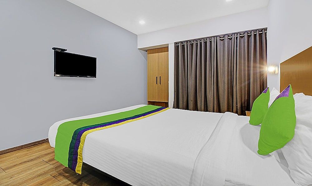 Treebo Town Plaza, Pune Station Standard Double Room 13