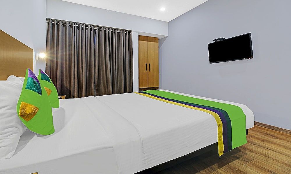 Treebo Town Plaza, Pune Station Standard Double Room 7