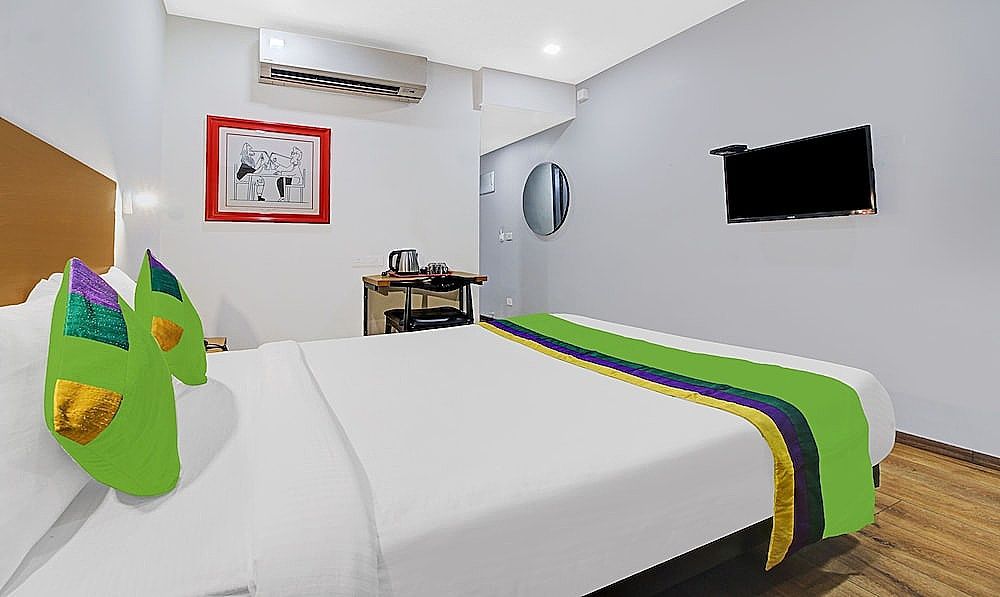 Treebo Town Plaza, Pune Station Standard Double Room 4